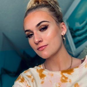 Meet your Posher, Hope